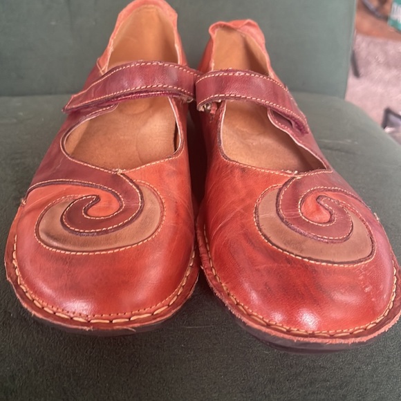 Brown Bernie Mev Mary Janes - Picture 2 of 10